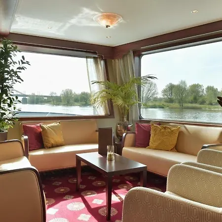 Botel Hotelship Poseidon 3*