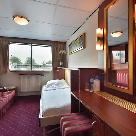 Botel Hotelship Poseidon 3*