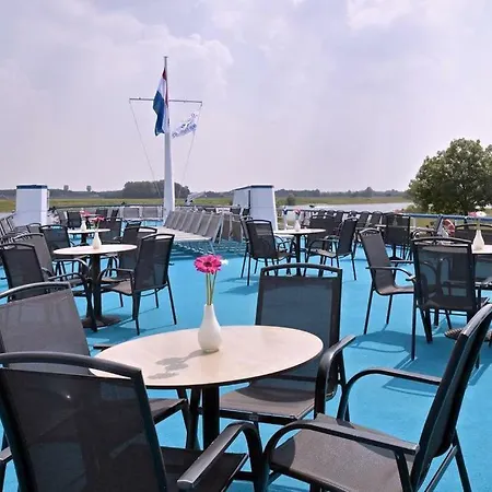 Botel Hotelship Poseidon 3*